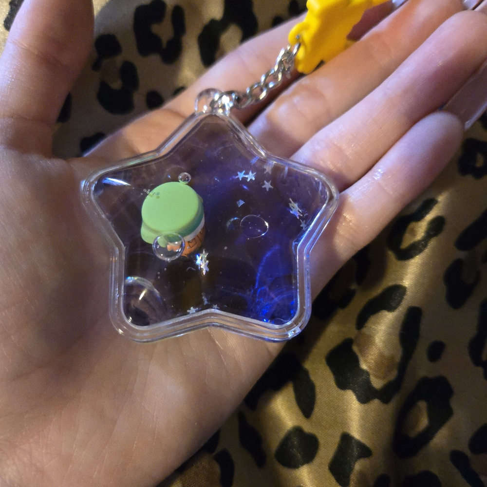 Star-Shaped Keychain with Green and Blue Accents